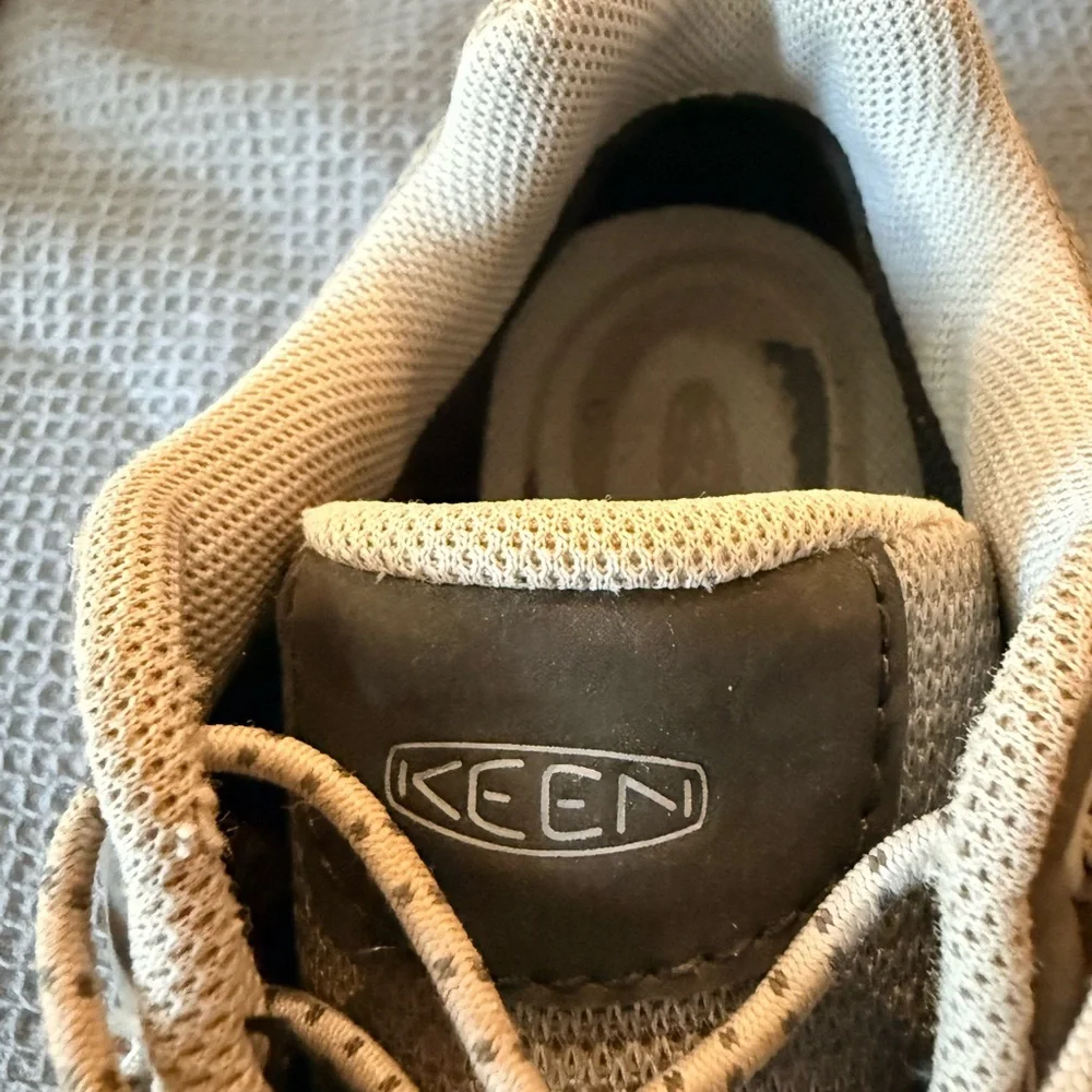 Keen Girl’s Gray Athletic Shoes Size 2